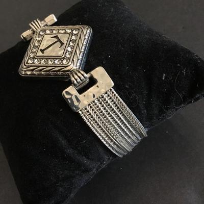Very nice silver toned, magnetic bracelet