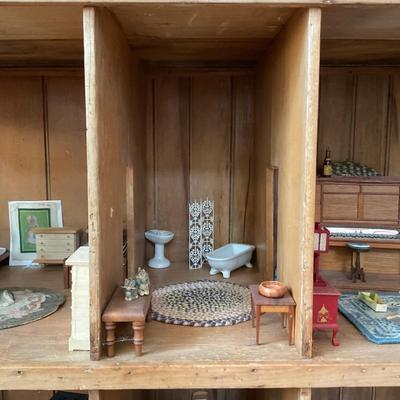 PR33 Antique Pine Doll House with Dolls & Accessories