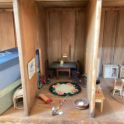 PR33 Antique Pine Doll House with Dolls & Accessories