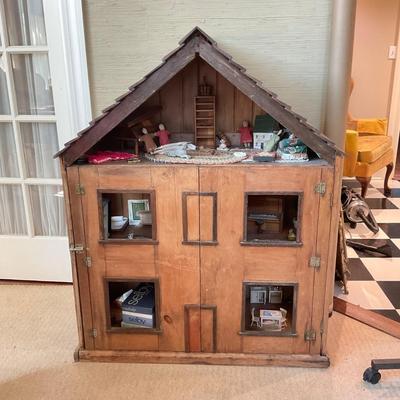 PR33 Antique Pine Doll House with Dolls & Accessories