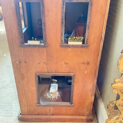 PR33 Antique Pine Doll House with Dolls & Accessories