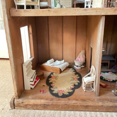 PR33 Antique Pine Doll House with Dolls & Accessories
