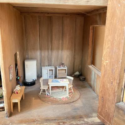 PR33 Antique Pine Doll House with Dolls & Accessories