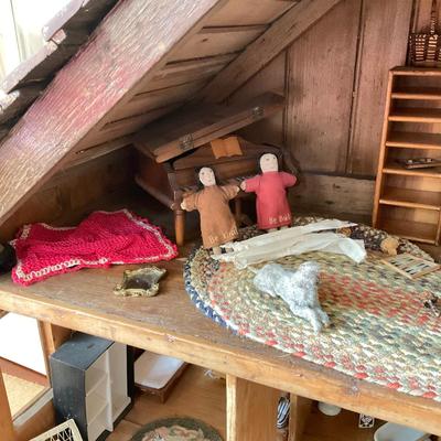 PR33 Antique Pine Doll House with Dolls & Accessories