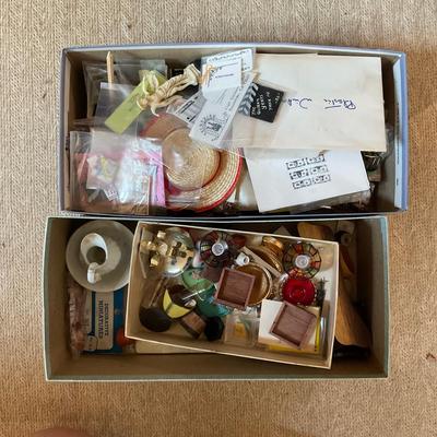 PR33 Antique Pine Doll House with Dolls & Accessories