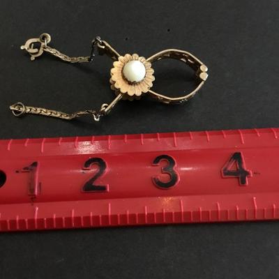 Vintage, Victorian style glove clip