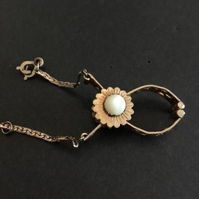 Vintage, Victorian style glove clip