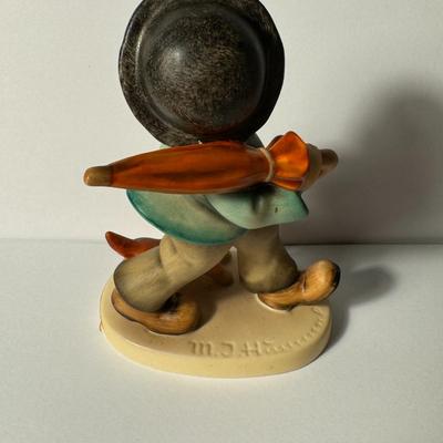 Hummel figurine "Stolling Along" #5