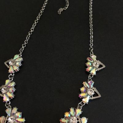 Beautiful, Silver tone rhinestone statement necklace