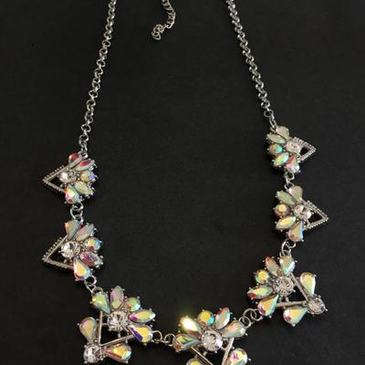 Beautiful, Silver tone rhinestone statement necklace