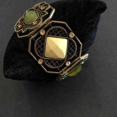 Very nice beautiful bronze toned stretch bracelet