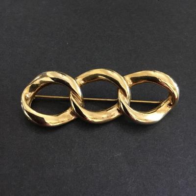 Beautiful vintage, gold, toned brooch excellent condition