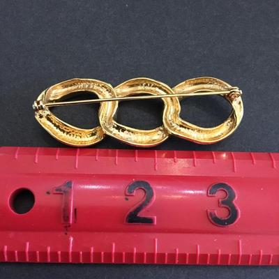 Beautiful vintage, gold, toned brooch excellent condition