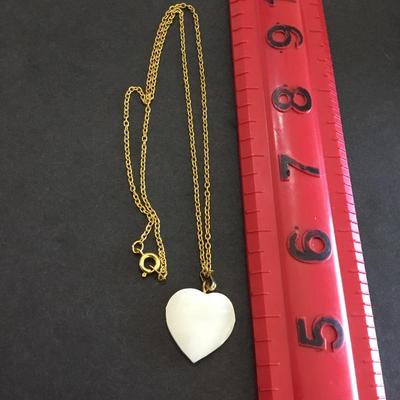 Beautiful vintage mother of pearl heart necklace