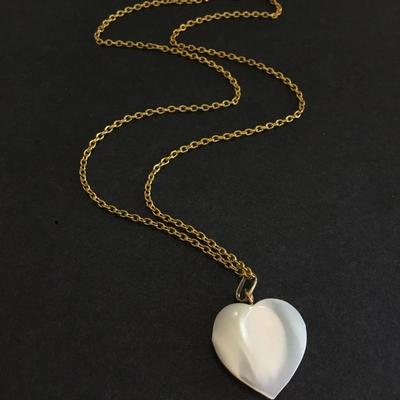 Beautiful vintage mother of pearl heart necklace