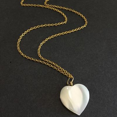 Beautiful vintage mother of pearl heart necklace