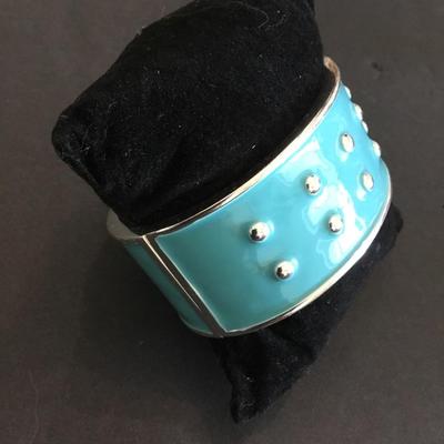Super cute very nice turquoise enamel hinged bangle bracelet
