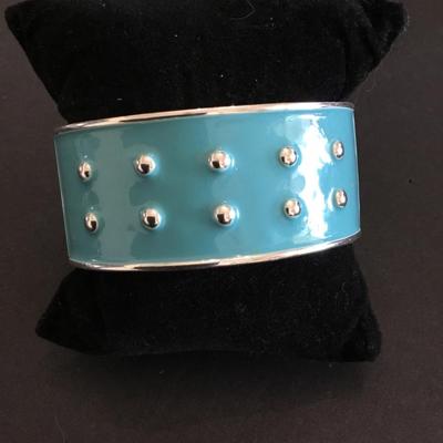 Super cute very nice turquoise enamel hinged bangle bracelet