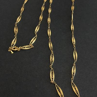 Gorgeous vintage, Crown Trifari canetille petal link chain necklace