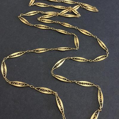 Gorgeous vintage, Crown Trifari canetille petal link chain necklace
