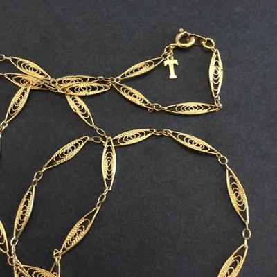 Gorgeous vintage, Crown Trifari canetille petal link chain necklace