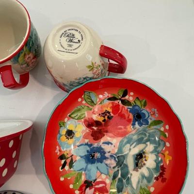 Pioneer Woman mugs and bowls and other dishes