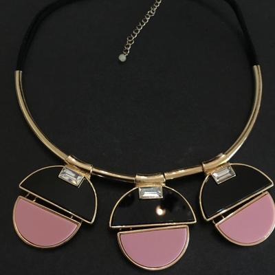 NWT super cute baby pink, black, gold, toned statement, necklace