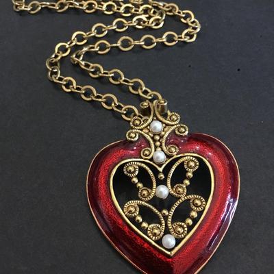 Beautiful vintage Avon large Victorian style heart pendant