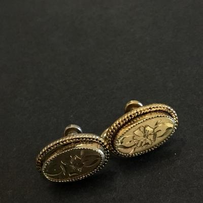 Beautiful Gold filled flower screw back earrings