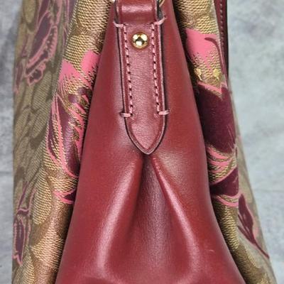 Lot 17: Coach - Sage Carryall In Signature Canvas With Desert Tulip Print Flocking