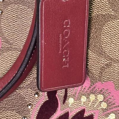 Lot 17: Coach - Sage Carryall In Signature Canvas With Desert Tulip Print Flocking