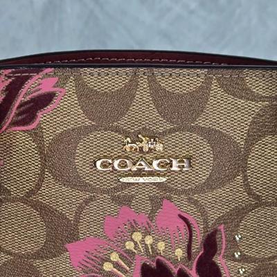 Lot 17: Coach - Sage Carryall In Signature Canvas With Desert Tulip Print Flocking