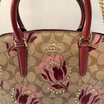 Coach - Sage Carryall In Signature Canvas With Desert Tulip Print Flocking