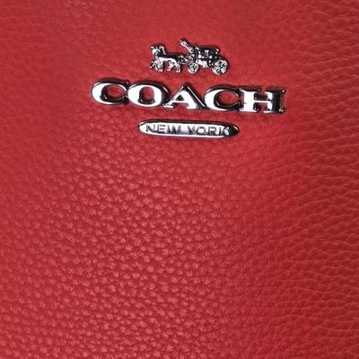 Lot 13: COACH - Stylish Coach Salmon Leather Purse with 3 Compartments