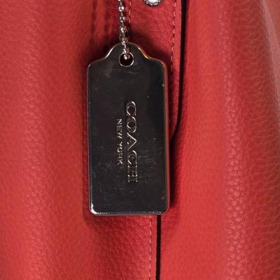 Lot 13: COACH - Stylish Coach Salmon Leather Purse with 3 Compartments