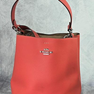 Lot 13: COACH - Stylish Coach Salmon Leather Purse with 3 Compartments