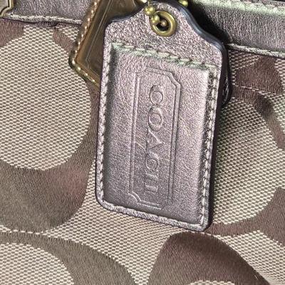 Lot 21: COACH Chelsea Signature Jayden Carryall