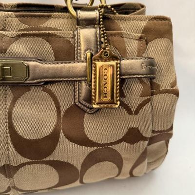 COACH Chelsea Signature Jayden Carryall