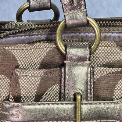 Lot 21: COACH Chelsea Signature Jayden Carryall