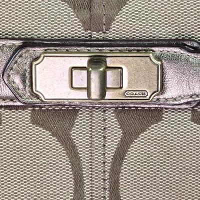 Lot 21: COACH Chelsea Signature Jayden Carryall