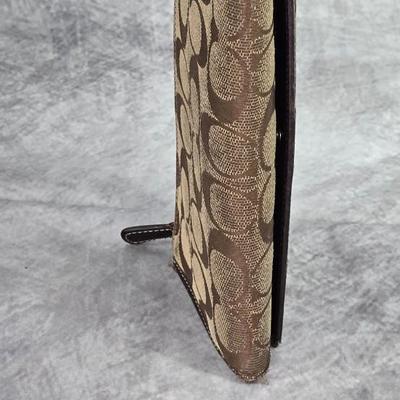 Lot 24: Coach Signature Hobo Bag - With Wallet & Bill Fold