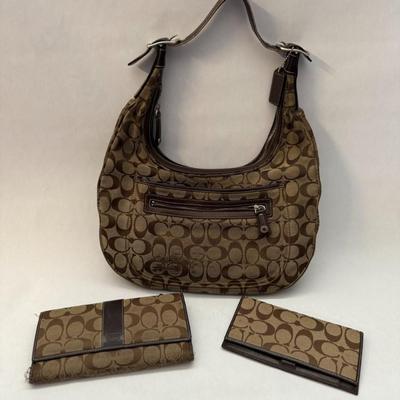 Coach Signature Hobo Bag - With Wallet & Coin Purse