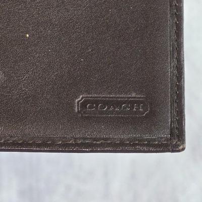 Lot 24: Coach Signature Hobo Bag - With Wallet & Bill Fold
