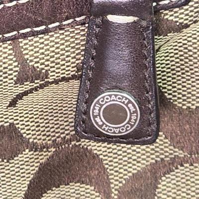 Lot 24: Coach Signature Hobo Bag - With Wallet & Bill Fold