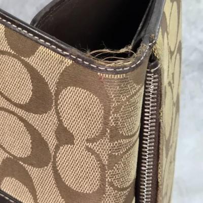 Lot 24: Coach Signature Hobo Bag - With Wallet & Bill Fold