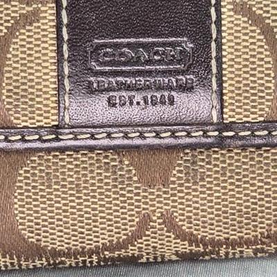 Lot 24: Coach Signature Hobo Bag - With Wallet & Bill Fold