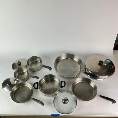 063 Large Lot of Assorted Revereware Cooking Pans & Pots With Matching Lids