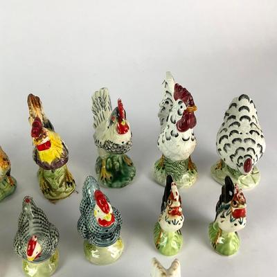 065 Chickens And Roosters Salt And Pepper Shakers
