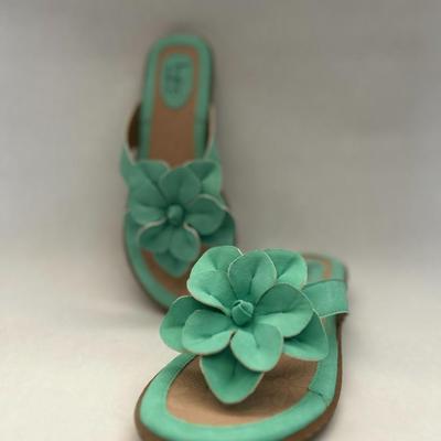 BOC Flower Slip On Shoes - Size 8W