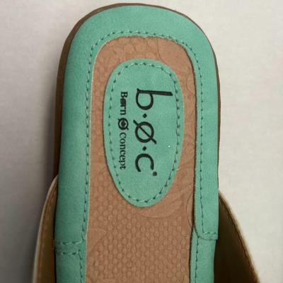 BOC Flower Slip On Shoes - Size 8W